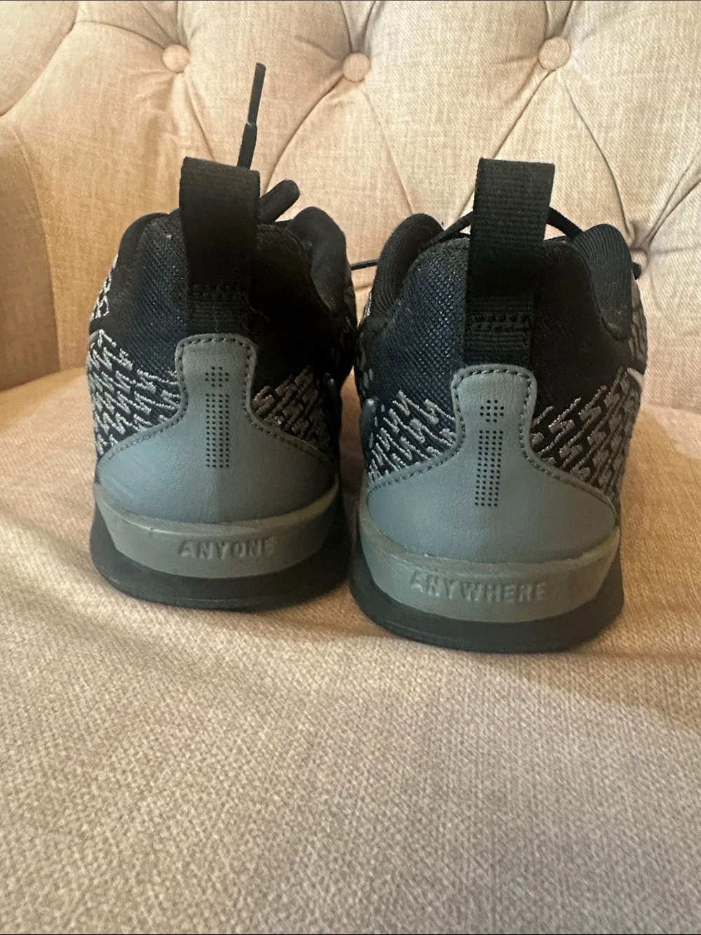 Nike boys Low-Top Sneakers — Black & Silver